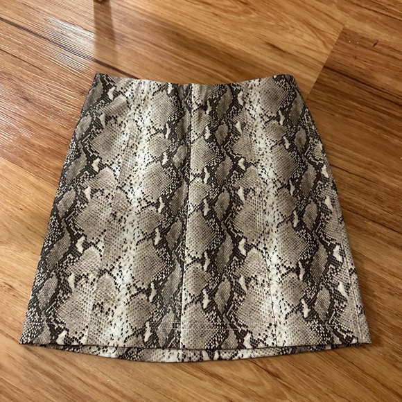 Lulus snakeskin mini skirt - Picture 3 of 6